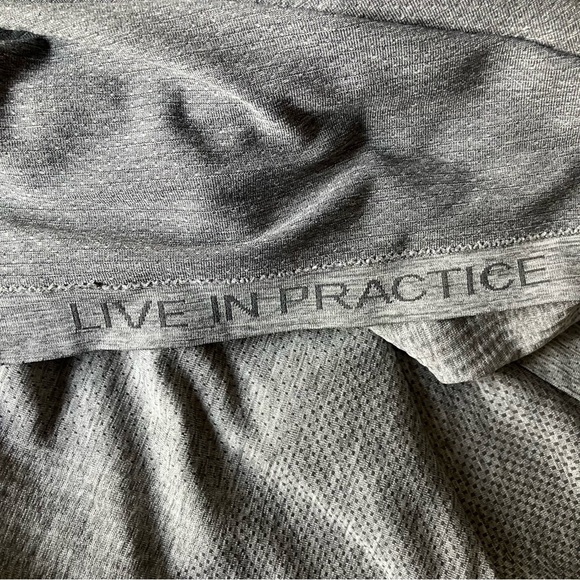 Lululemon Metal Vent Tech Polo Shirt Size L Gray Short Sleeve Golf Tennis Preppy - Picture 10 of 11